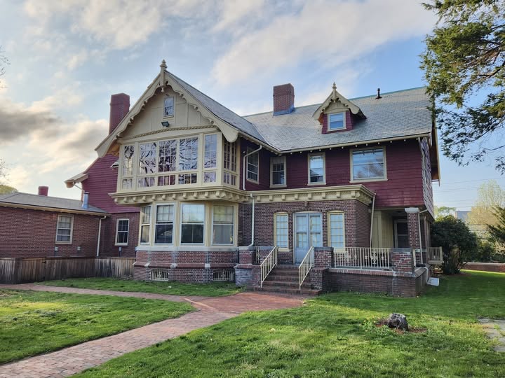 Brockton Sober House